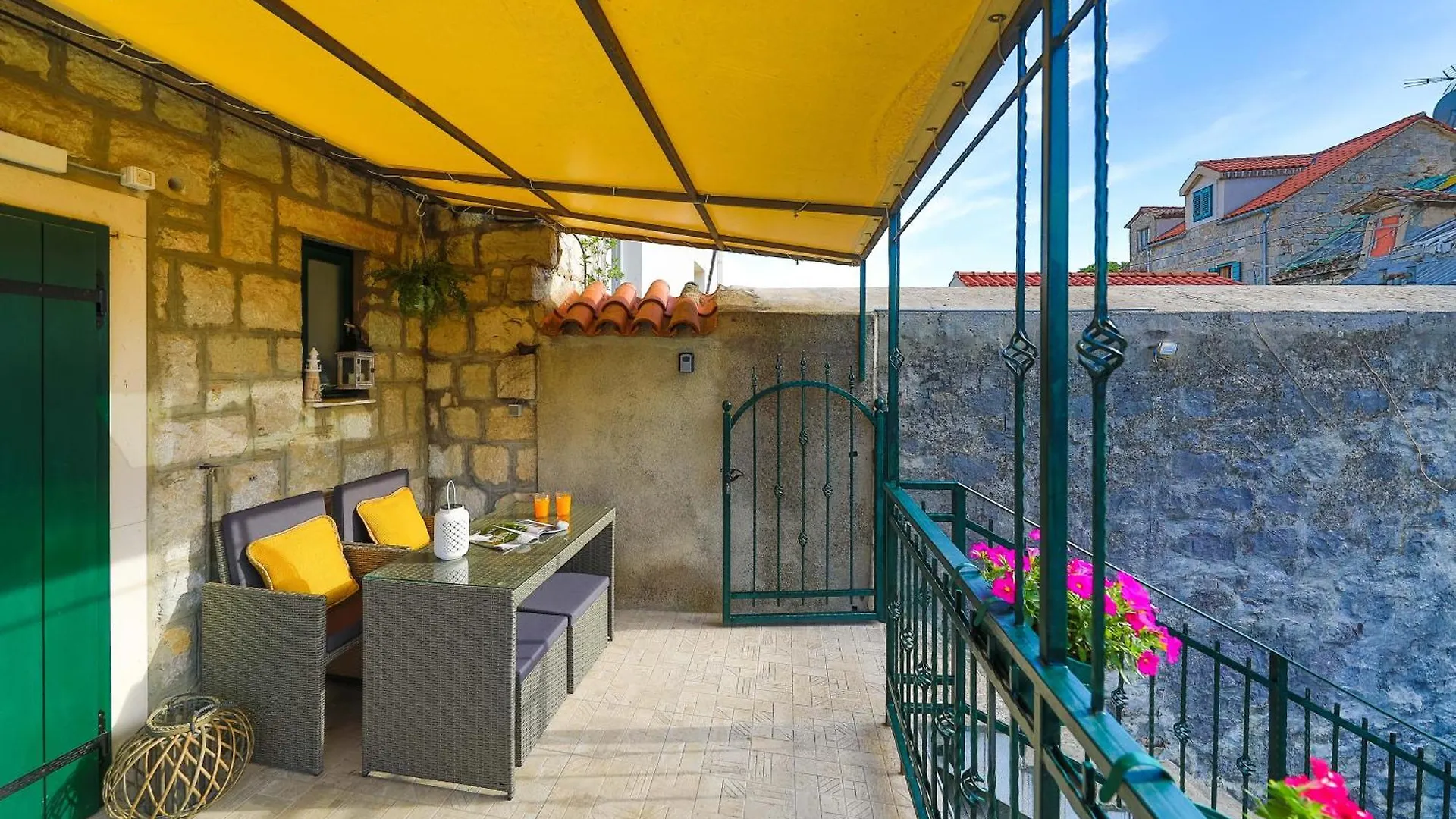 Apartments & Studio Gordana