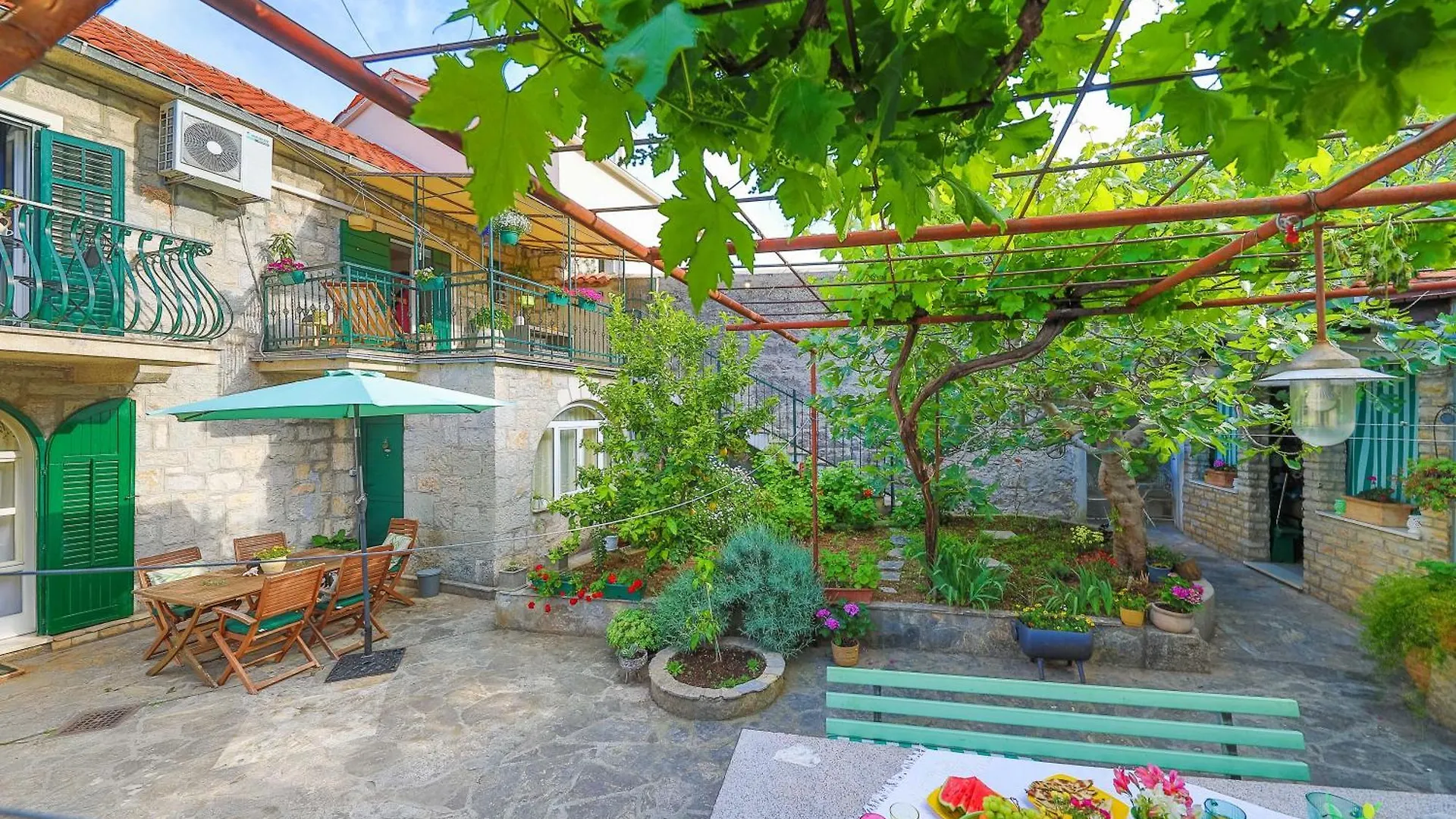 Apartments & Studio Gordana